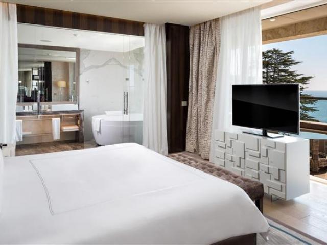 Отель «Swissôtel Resort Сочи Камелия» президентский люкс